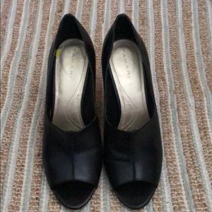 Tahari peep toe heels